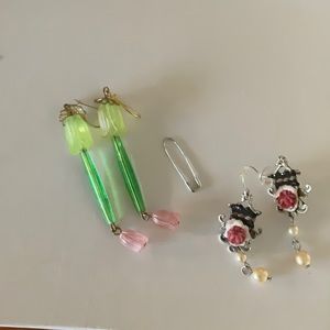 Pair of delicate earrings